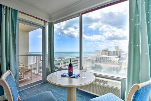 Apartamento Colorful Ocean-view Studio Steps From Beach!