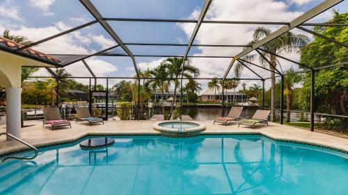 Villa Tropicana - Luxury With Pool