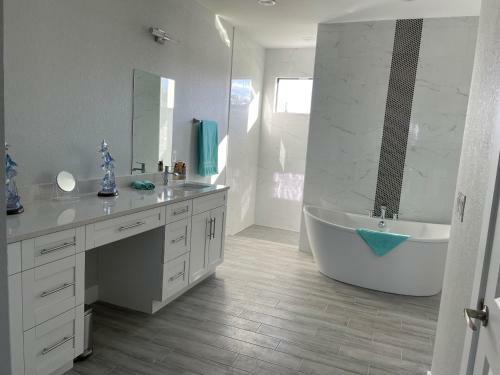 Villa Skyline Cape Coral, Private Heated Pool And Spa