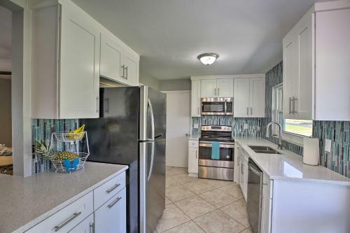 Canalfront Home With Dock Swim, Golf And Explore!