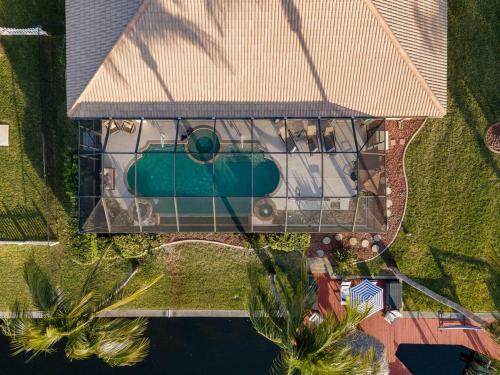 Custom Infinity Pool & Spa With Kayaks - Villa Bella Del Sol - Roelens Vacations