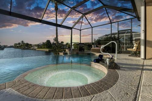Custom Infinity Pool & Spa With Kayaks - Villa Bella Del Sol - Roelens Vacations
