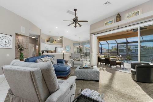Custom Infinity Pool & Spa With Kayaks - Villa Bella Del Sol - Roelens Vacations