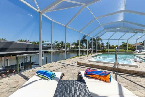 Villa Whispering Palms - Cape Coral - Roelens Vacations