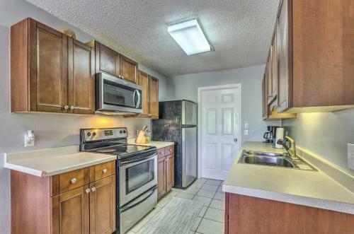 Gulf Breeze Townhome 6 Mi To Pensacola Beach