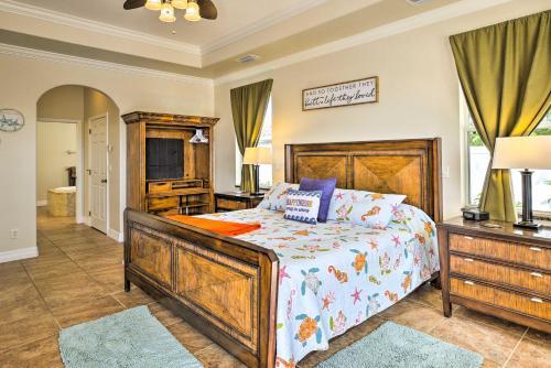 Upscale Cape Coral Retreat With Infinity Pool And Spa!