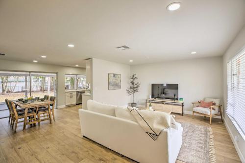 The Salty Flamingo Cape Coral Abode With Yard