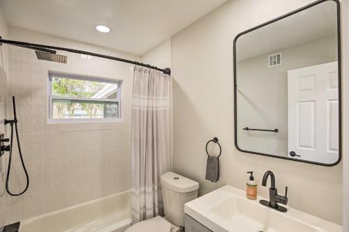 The Salty Flamingo Cape Coral Abode With Yard