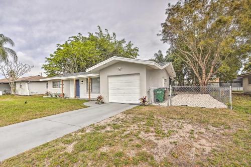 The Salty Flamingo Cape Coral Abode With Yard