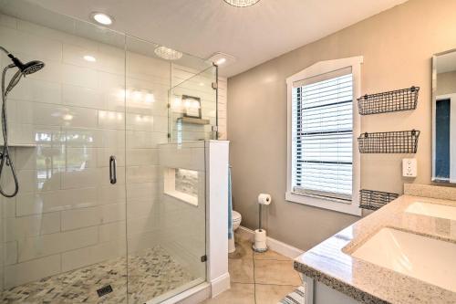 Waterfront Home With Screened-in Private Pool!