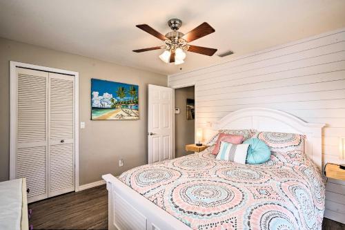 Waterfront Home With Screened-in Private Pool!