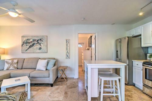 Apartment With Easy Access To Indian Rocks Beach!