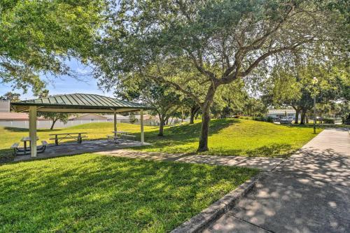 Apartment With Easy Access To Indian Rocks Beach!