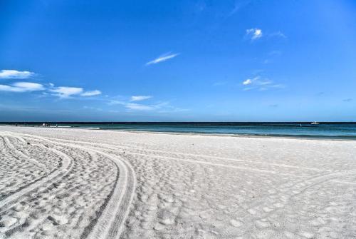 Apartment With Easy Access To Indian Rocks Beach!