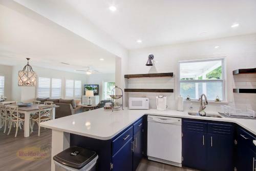 A Vacationer's Dream - Monthly Pool Home Home