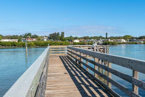 Charming Beach Front Cottage With Stunning Unset Views Pets Are Welcome Here Bella11