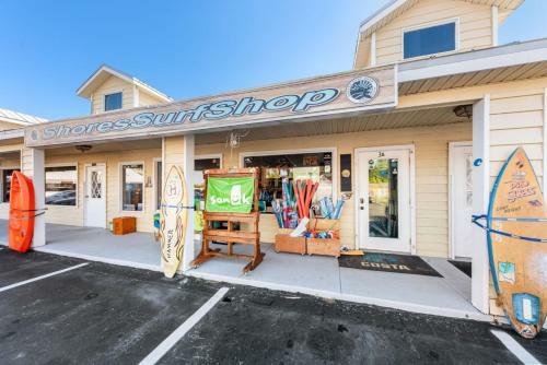 Charming Beach Front Cottage With Stunning Unset Views Pets Are Welcome Here Bella11