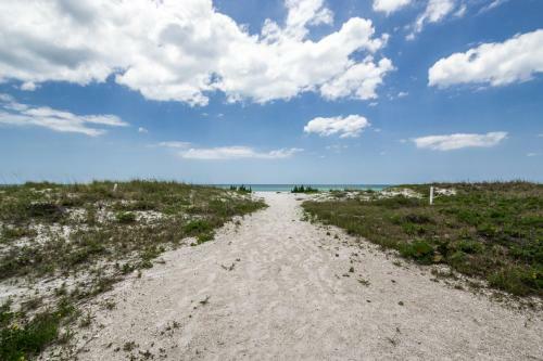 Charming Beach Front Cottage With Stunning Unset Views Pets Are Welcome Here Bella11