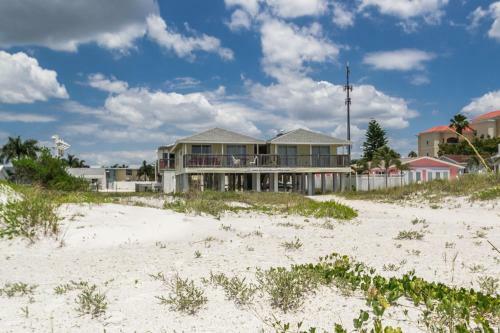 Charming Beach Front Cottage With Stunning Unset Views Pets Are Welcome Here Bella11