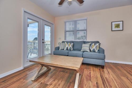 Charming Beach Cottage With Stunning Unset Views Pets Are Welcome Here Bella8