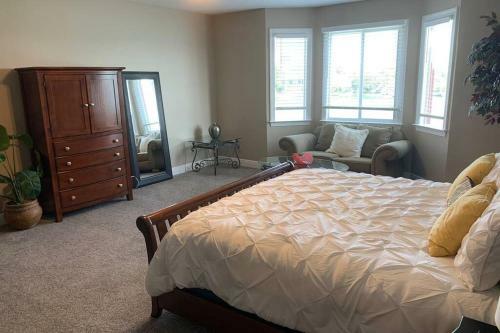 Luxury And Spacious Waterside Getaway