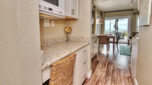 Bungalow Beach Place By Teeming Vacation Rentals