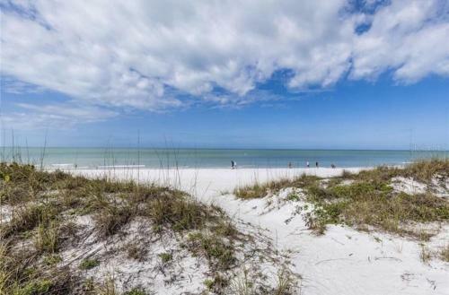 Private Beach Front Cottage- Indian Rocks Beach