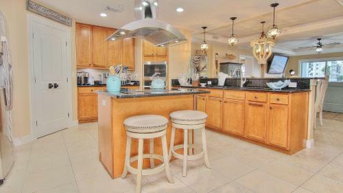 Sun West Palms By Teeming Vacatin Rentals