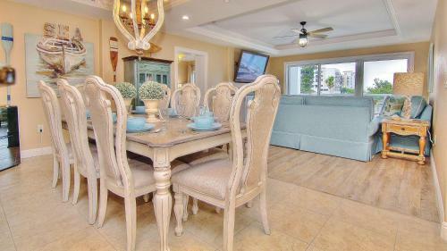 Sun West Palms By Teeming Vacatin Rentals