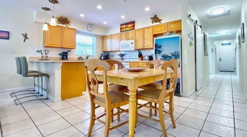 Beachside Villas 204b By Teeming Vacation Rentals