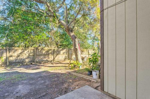 Fort Walton Beach Townhome Less Than 3 Mi To Beach!