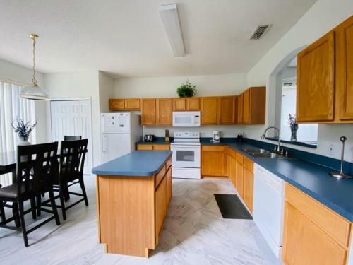 Pool Home And Hot Tub In Golf Resort! Home
