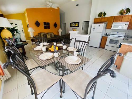 Southern Comfort Right At Home! South Facing Pool! Villa