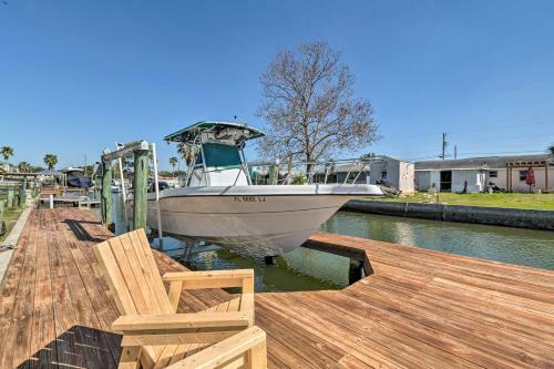Spacious Canalfront Home With Kayaks 1 Mi To Beach!