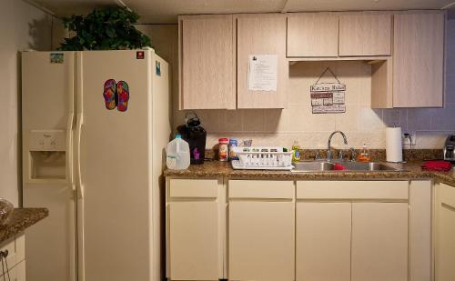Hostal Room In Apartment - Pleasant Days Bb Manatee Room