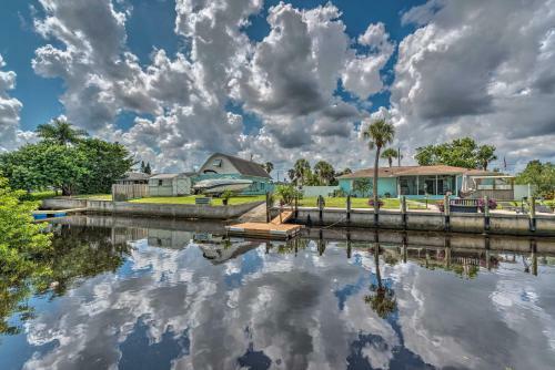 Cozy Canalfront Home Less Than 2 Mi To Hudson Beach!