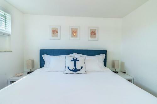 Coral Cabana - Waterfront Home With Dock