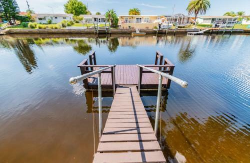 Coral Cabana - Waterfront Home With Dock