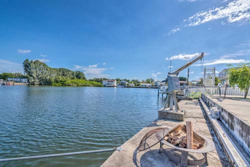 Canalfront Home Kayakers Paradise With Deck!