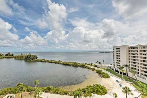 Apartamento Hudson Resort Condo With Private Beach Access!