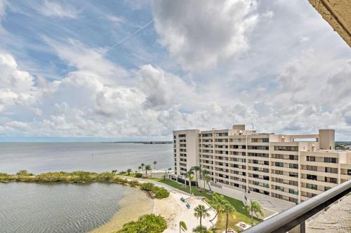 Apartamento Hudson Resort Condo With Private Beach Access!