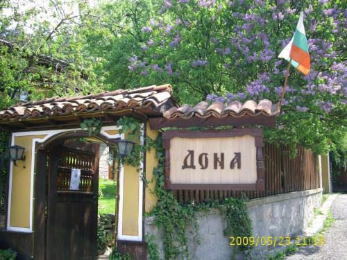 Hostal Dona Guest House