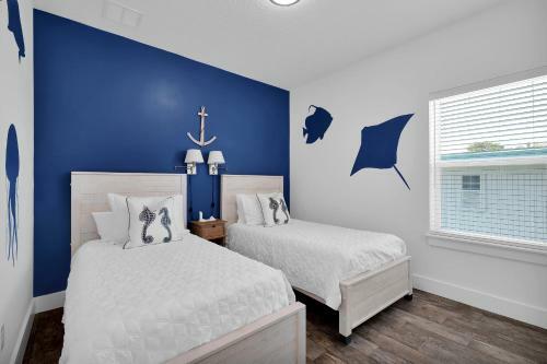 Beautiful Townhome - Just 4 Blocks From The Ocean!!