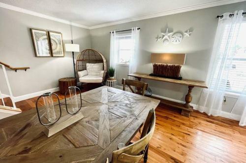 Luxurious Ocean View Getaway!! Entire Home!