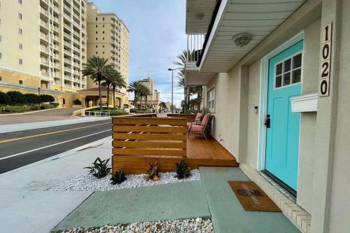Luxurious Ocean View Getaway!! Entire Home!