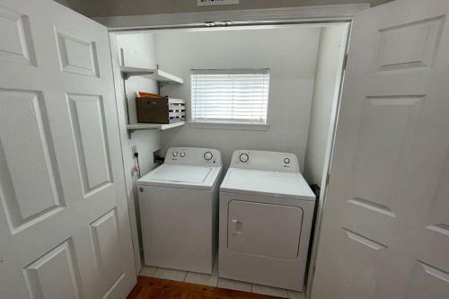 Luxurious Ocean View Getaway!! Entire Home!