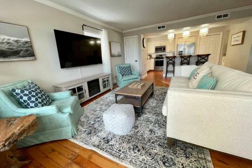Luxurious Ocean View Getaway!! Entire Home!