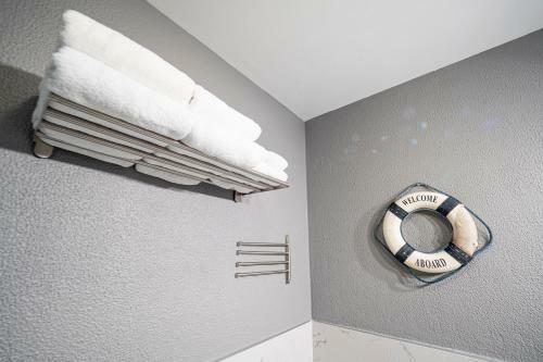 Newly Renovated 3br2ba Duplex With Private Dock