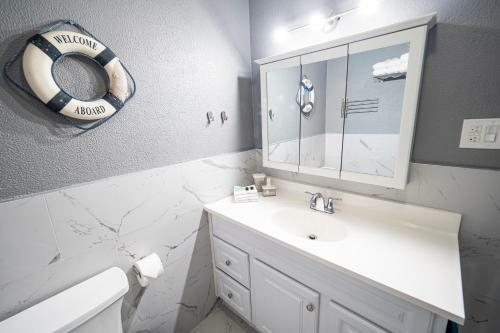 Newly Renovated 3br2ba Duplex With Private Dock