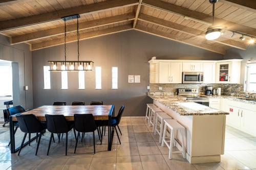 Newly Renovated 3br2ba Duplex With Private Dock